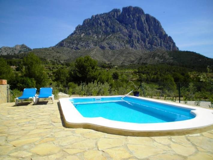 Casa rural para 4 personas, con piscina además de terraza y jardín en Finestrat