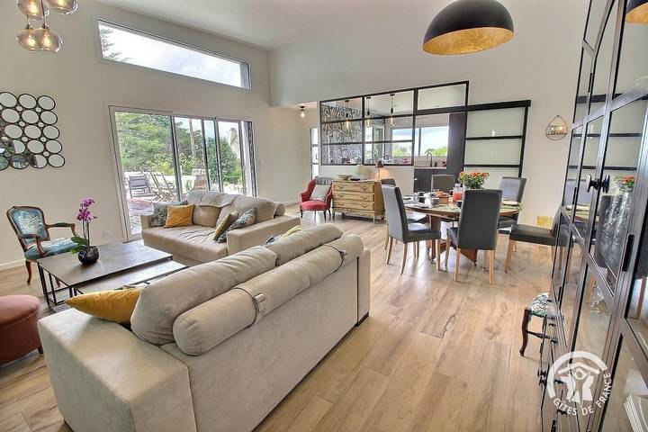 Gîte pour 6 personnes, avec jardin dans Plage Tresmeur - 3