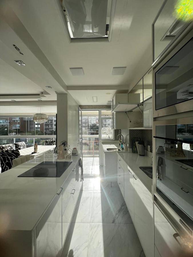 Casas e apartamentos de temporada para 6 pessoas, com vista e piscina e ainda balcão, adaptado a crianças em Jacarepaguá