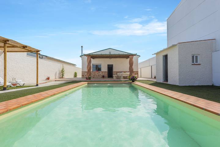 Casa rural para 16 personas, con jardín en Sierra Sur de Sevilla