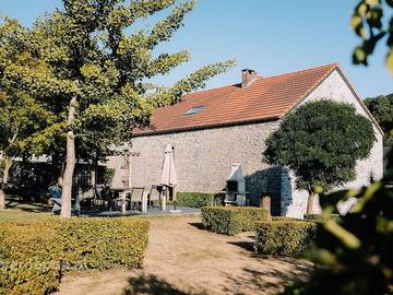 Gîte pour 14 personnes, avec terrasse ainsi que sauna et balcon/terrasse à Mettet
