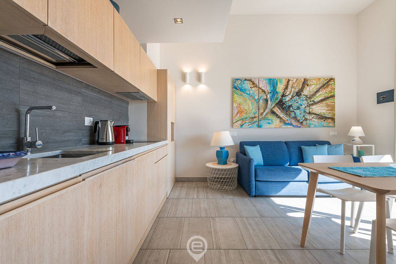 Ganze Wohnung, Ferienwohnung für 2 Personen mit Balkon/Terrasse in Strand von Poetto, Poetto