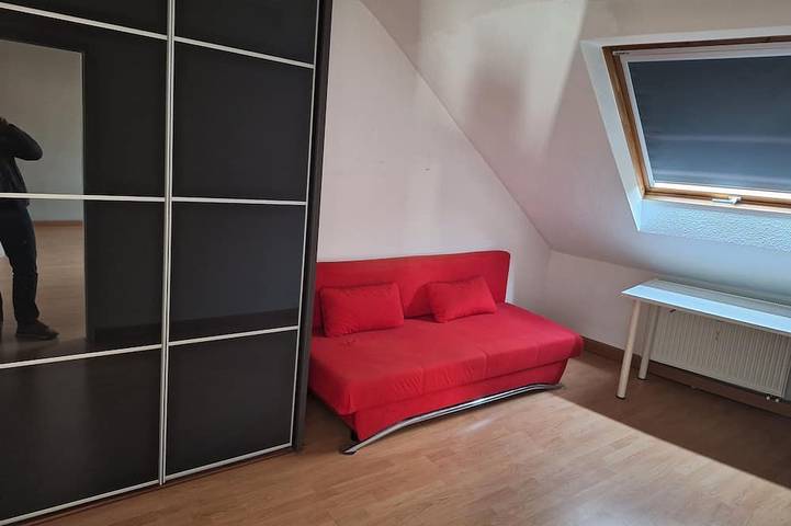 Ganze Wohnung, Mitten in Lindenthal und mit dem Bus vor der Tür in die City in Köln, Rheinland