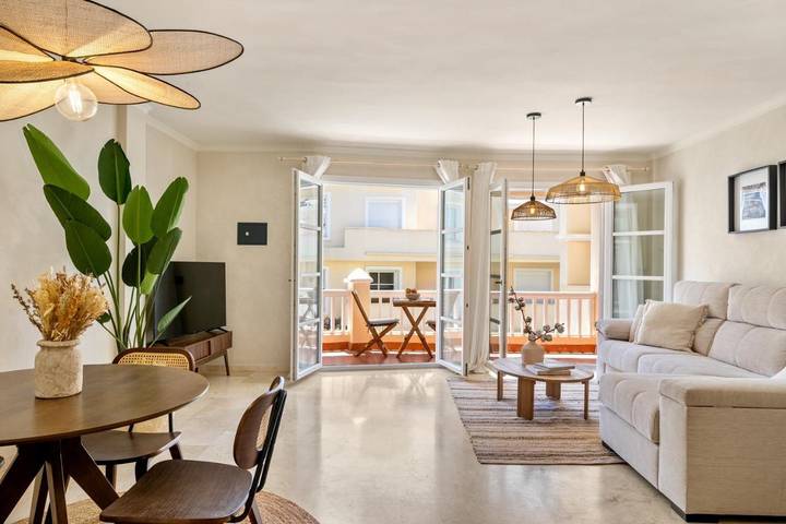 Apartamento para 7 personas, con vistas además de jardín y piscina, Familias con niños en El Paraíso