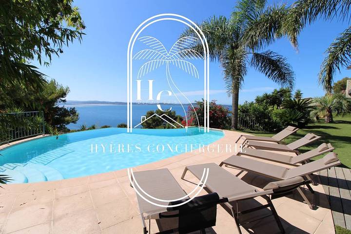 Gîte pour 8 personnes, avec jardin ainsi que piscine et terrasse, adapté aux familles dans Plage Font Brun Carqueiranne - 4