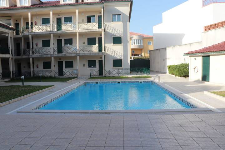 Apartamento de férias para 4 pessoas, com piscina e varanda em Marinha Grande