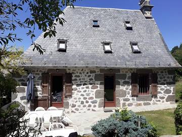 Gîte pour 11 personnes, avec jardin et terrasse à Vic-sur-Cère