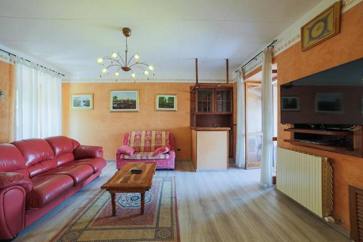 Gîte pour 8 personnes, avec vue ainsi que terrasse et piscine, animaux acceptés à Trevi - 4