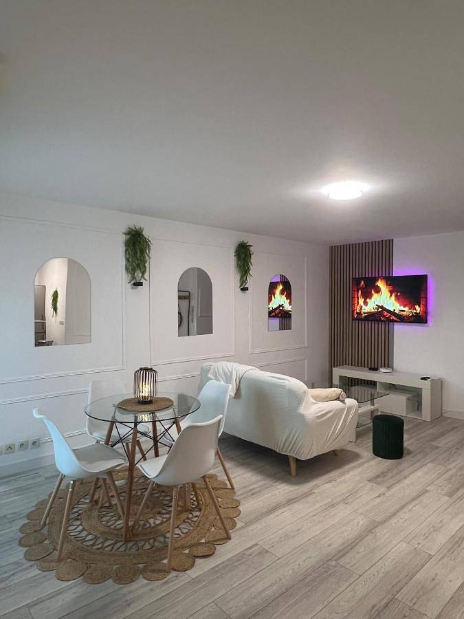 Appartement entier, One-Bedroom Apartment in Vauréal (Val-d'Oise), Val-d'Oise