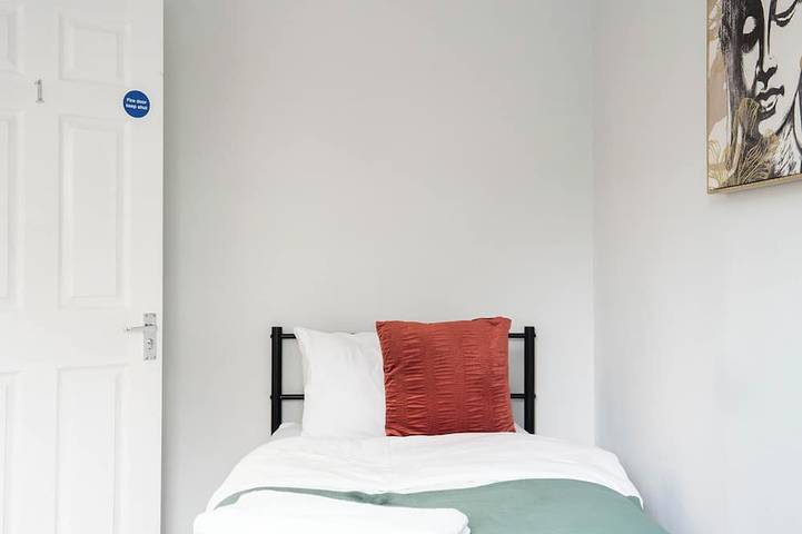 Ganze Wohnung, Reardon near warwick hospital, free parking, fast wifi, sleeps 5 in Warwick, Warwickshire