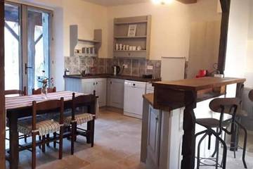 Gîte pour 4 personnes, avec vue et jardin ainsi que piscine et balcon à Razac-d'Eymet