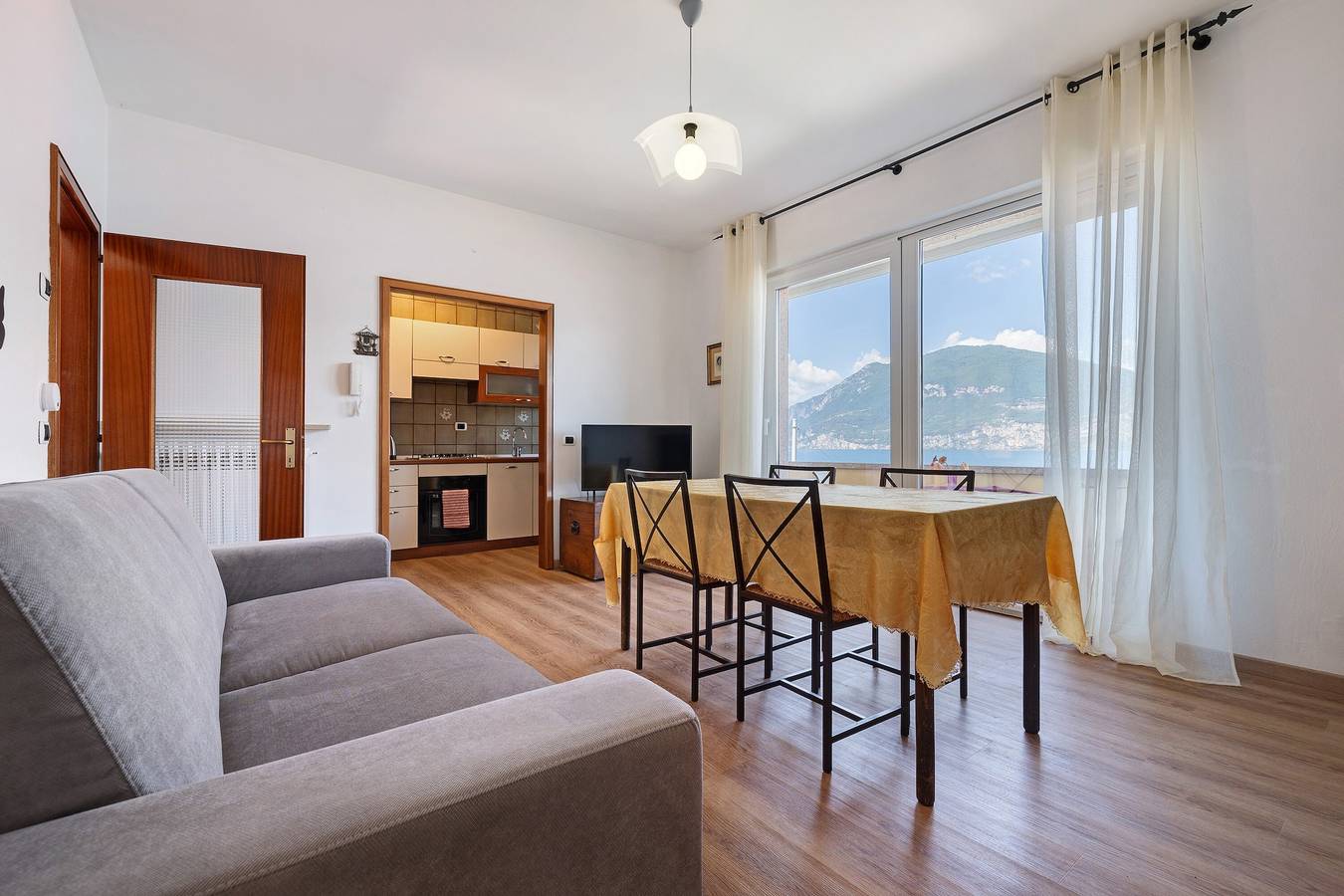 Appartamento intero, Appartamento 'Appartamento Sogno' con vista lago, Wi-Fi e aria condizionata in Brenzone, Prealpi Gardesane