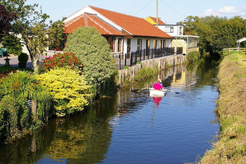 Riverside Room (triple) in Godney, Somerset
