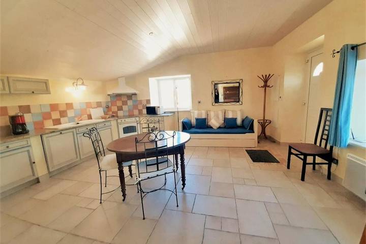 Gîte pour 2 personnes, avec vue ainsi que piscine et jardin à Redortiers - 3