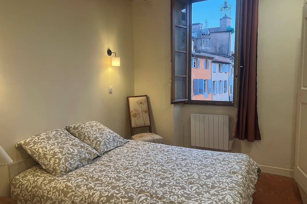 Entire apartment, Charmant Appartement Meublé, au Cœur de la Ville des Parfums. Au Calme, Lumineux in Grasse, Cannes region