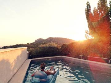 Gîte pour 4 personnes, avec piscine ainsi que jardin et vue à Le Barroux