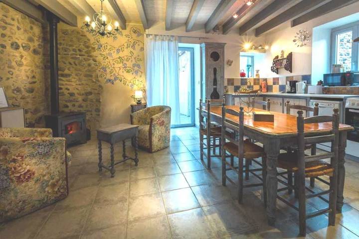 Location de vacances pour 7 personnes, avec jardin, animaux acceptés à Champeix