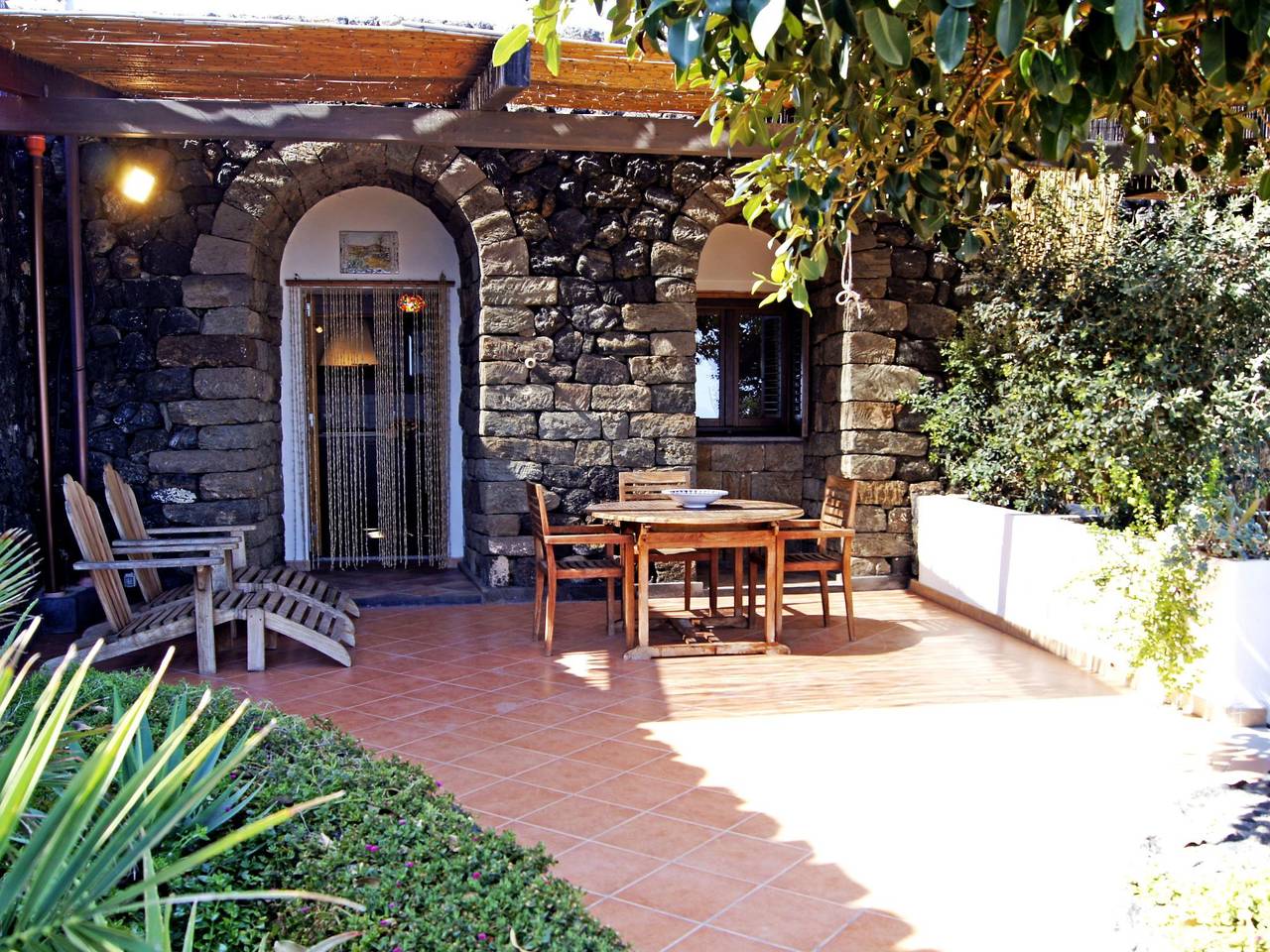 Entire apartment, Dammuso mit Terrasse und Meerblick in Pantelleria, Trapani Province