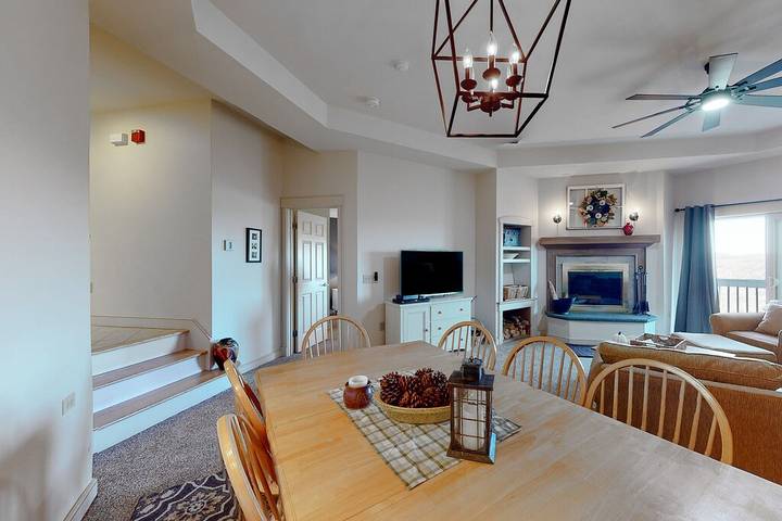 Vacation apartment for 8 people, with hot tub and sauna as well as pool and balcony in Vermont