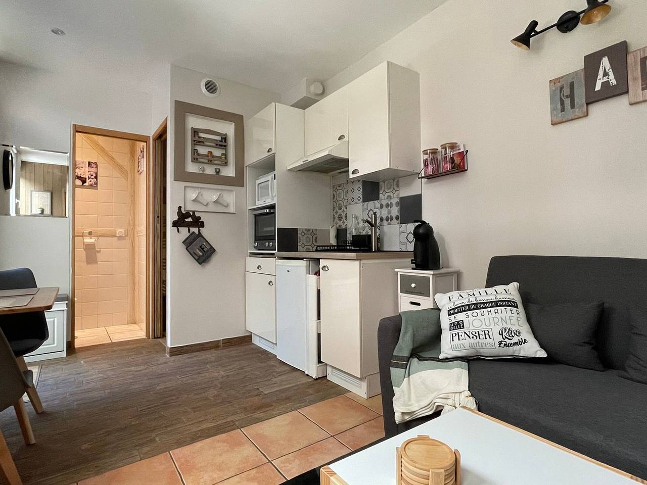 Entire studio, Cozy Cottage in Aix-les-Bains with Terrace and Garden in Aix-les-Bains, Chambéry region