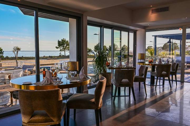 Hôtel pour 2 personnes, avec balcon et sauna ainsi que jacuzzi et piscine