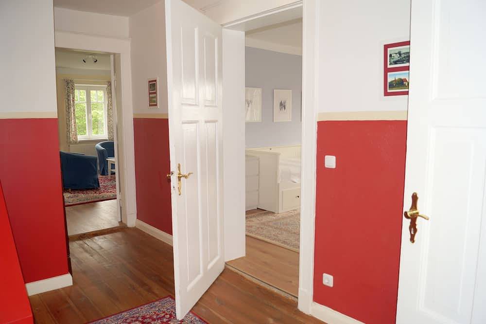 Ganze Wohnung, Großzügige Ferienwohnung in stilvoller Landvilla (1923) m. Garten in Wittenbeck, Bad Doberan & Umland