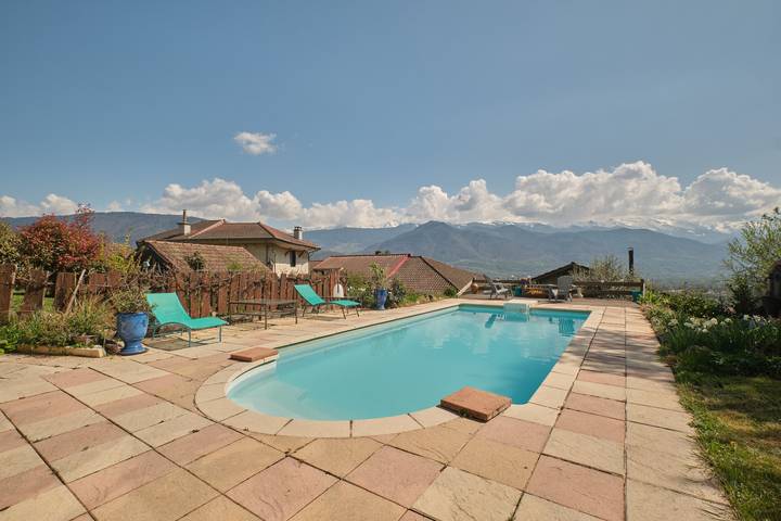 Holiday Home 'Saint Vincent De Mercuze Casavilla' with Mountain View, Private Pool and Wi-Fi in Saint-Vincent-de-Mercuze, Isère