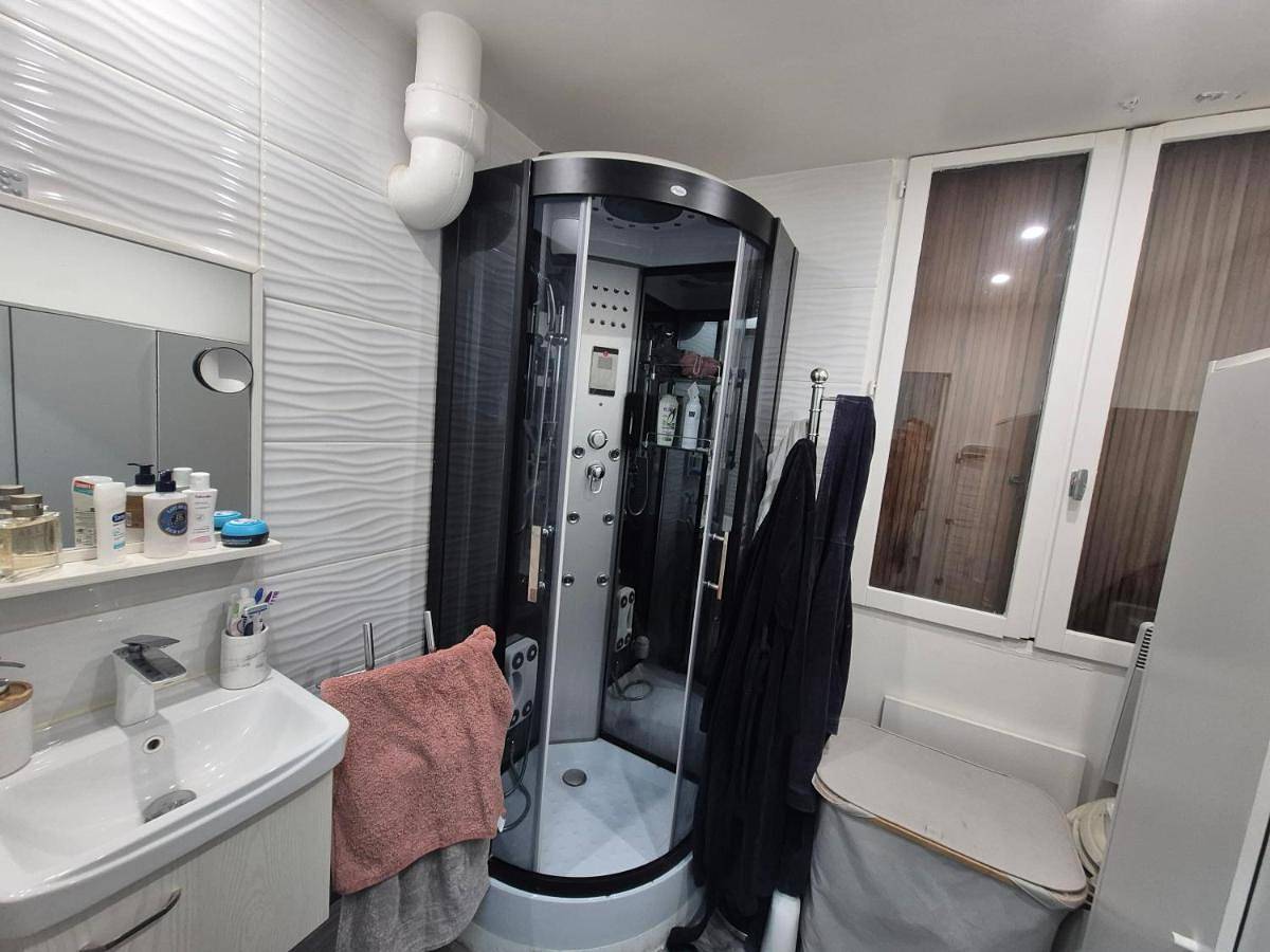 Appartement entier, One-Bedroom Apartment in Rueil-Malmaison, Hauts-de-Seine