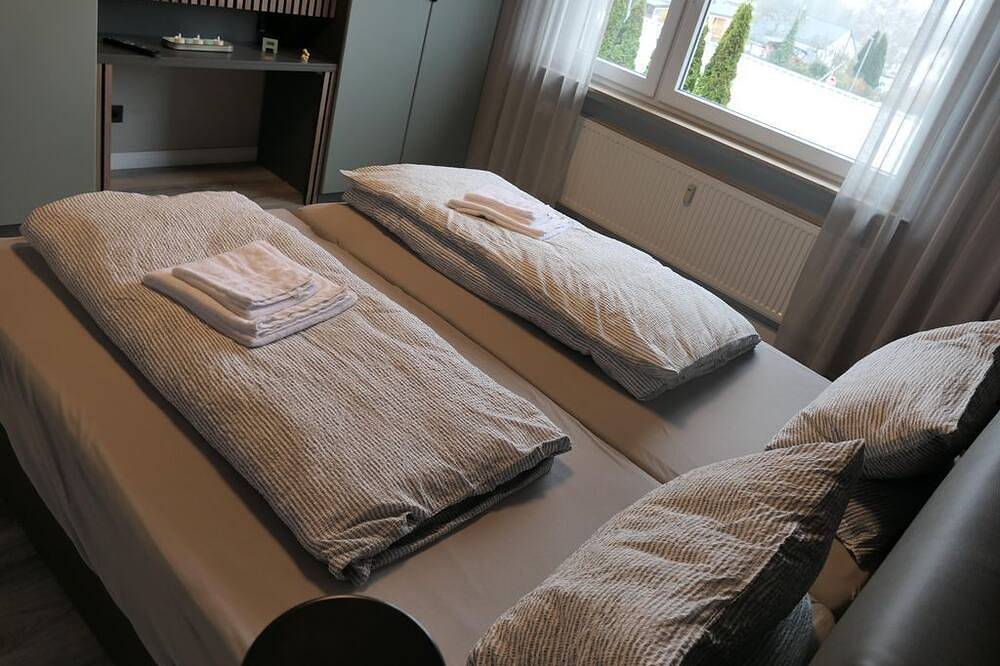 Ganze Wohnung, Ferienwohnung Schönhier - 5 Bett Fewo, Dusche, Wc, 2 Schlafräume, in Westerburg, Westerburg & Umgebung