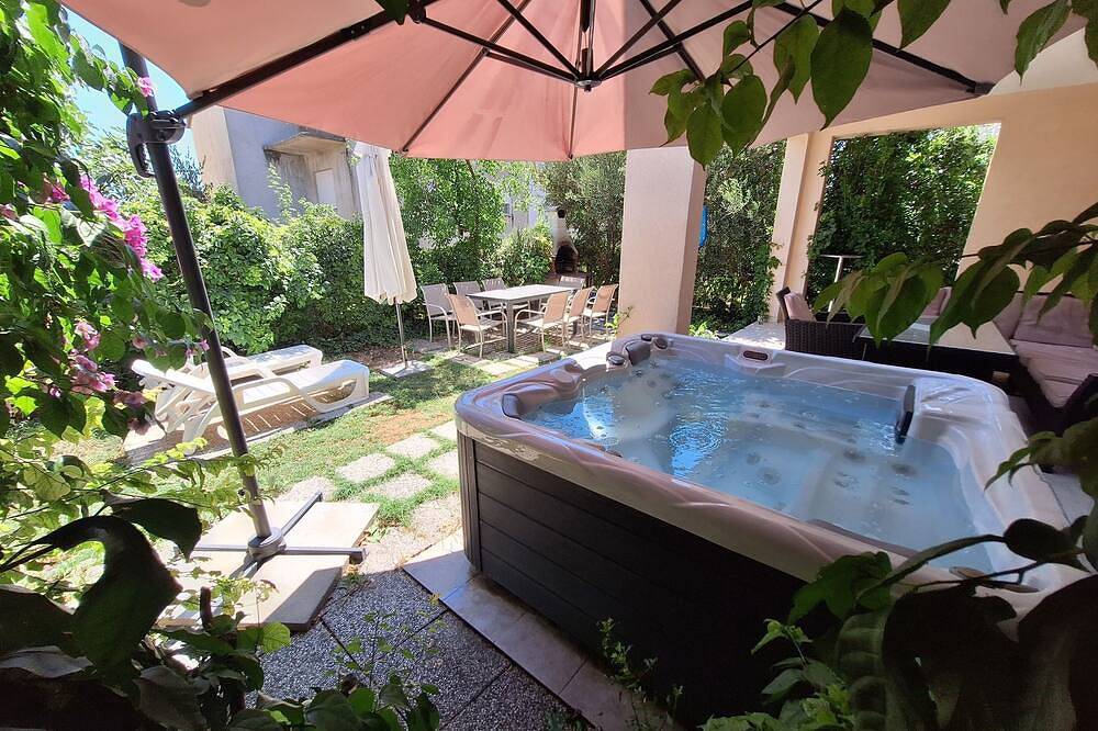 Appartement entier, Appartement avec jacuzzi extérieur, proche de la vieille ville in Trogir, Split-Dalmatie