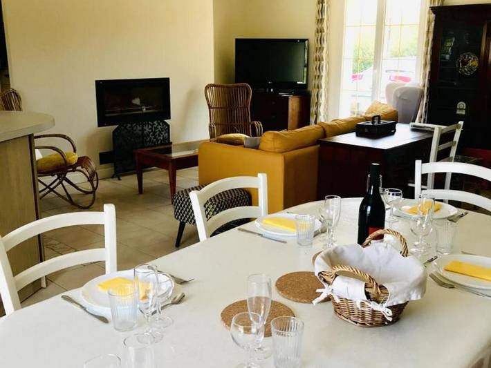 Location de vacances pour 6 personnes, avec terrasse et jardin à Vallières-les-Grandes - 4