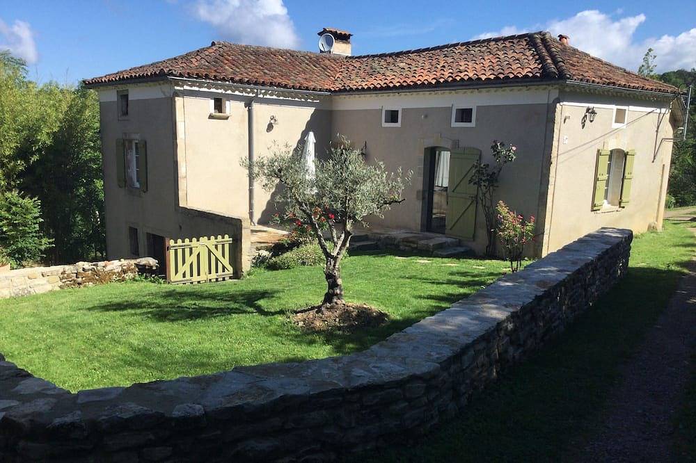 Gite De Charme Avec Piscine A 10 Mns De Figeac in Camburat, Lot