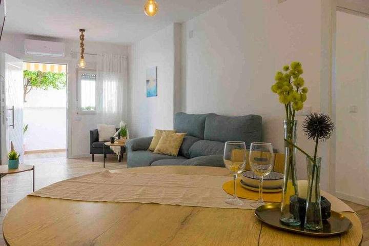 Bungalow para 4 personas, con piscina y jardín en Orihuela