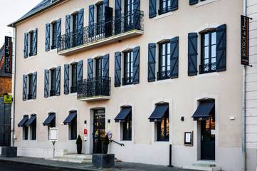 Hôtel pour 3 personnes, avec jardin et terrasse, animaux acceptés à Luzy