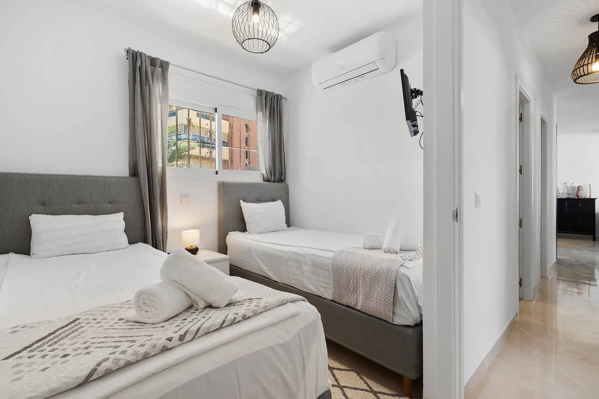 Entire holiday apartment, Colina Blanca family apt by Costarentals in Torreblanca (Fuengirola), Fuengirola