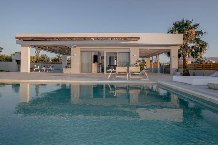 Cottage pour 4 personnes, avec piscine ainsi que jardin et terrasse dans Amoudara