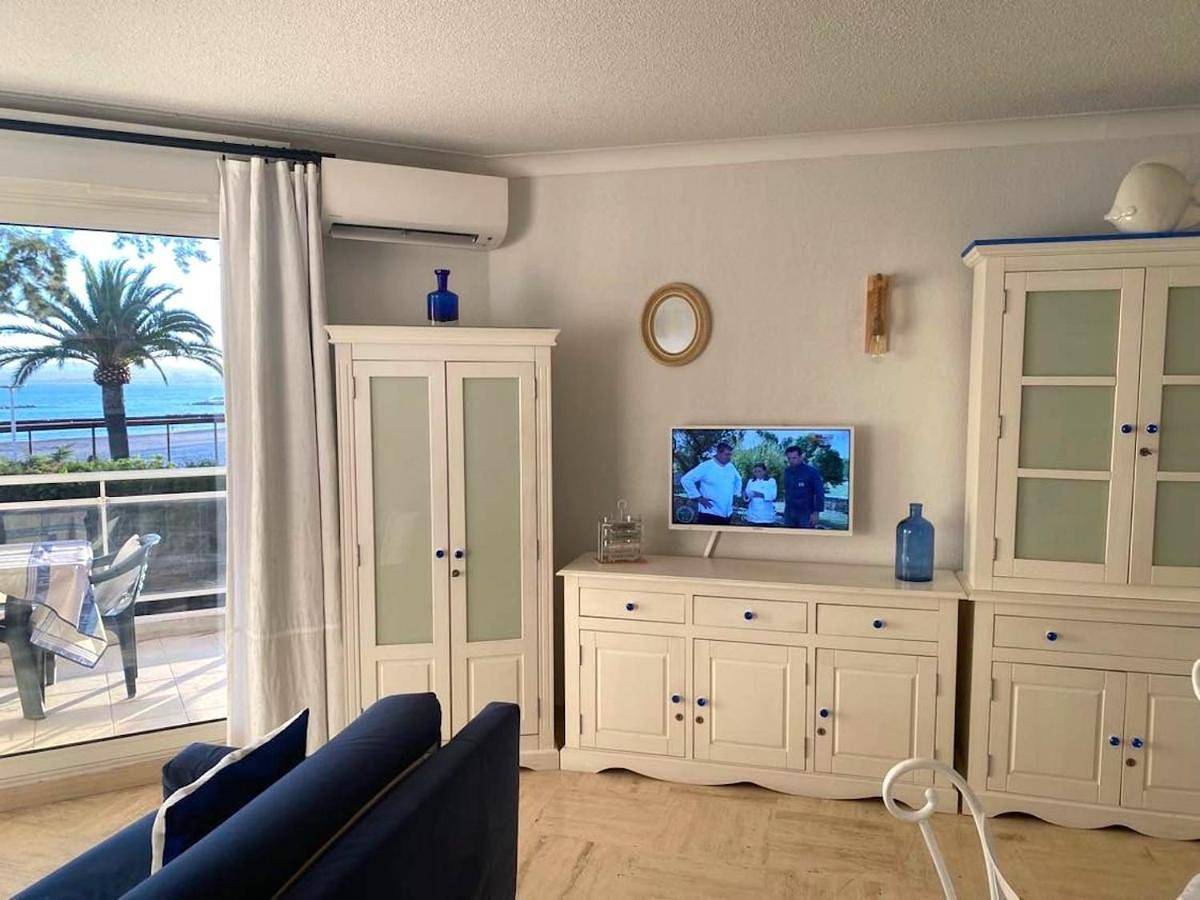 Appartement entier, Appartement sur la Plage, Le Royal Beach in Saint-Laurent-du-Var, Côte méditerranéenne (France)