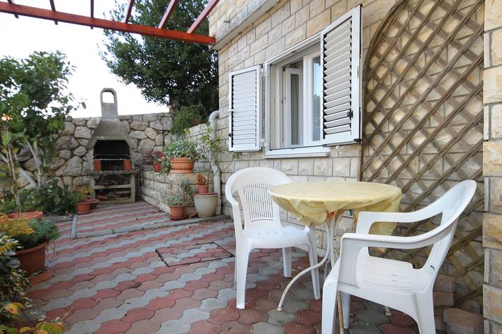 Vakantiewoning voor 3 personen, met Balkon/Terras en Zwembad in Novalja