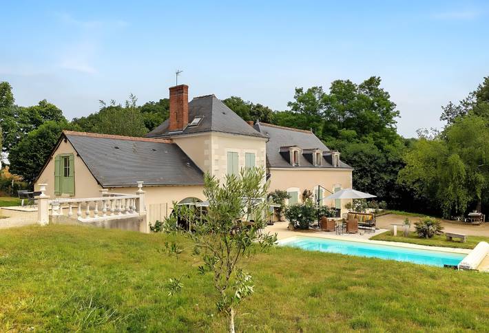 Guest Room 'Camélia' with Shared Pool, Wi-Fi, and Air Conditioning in Vallières-les-Grandes, Blois region