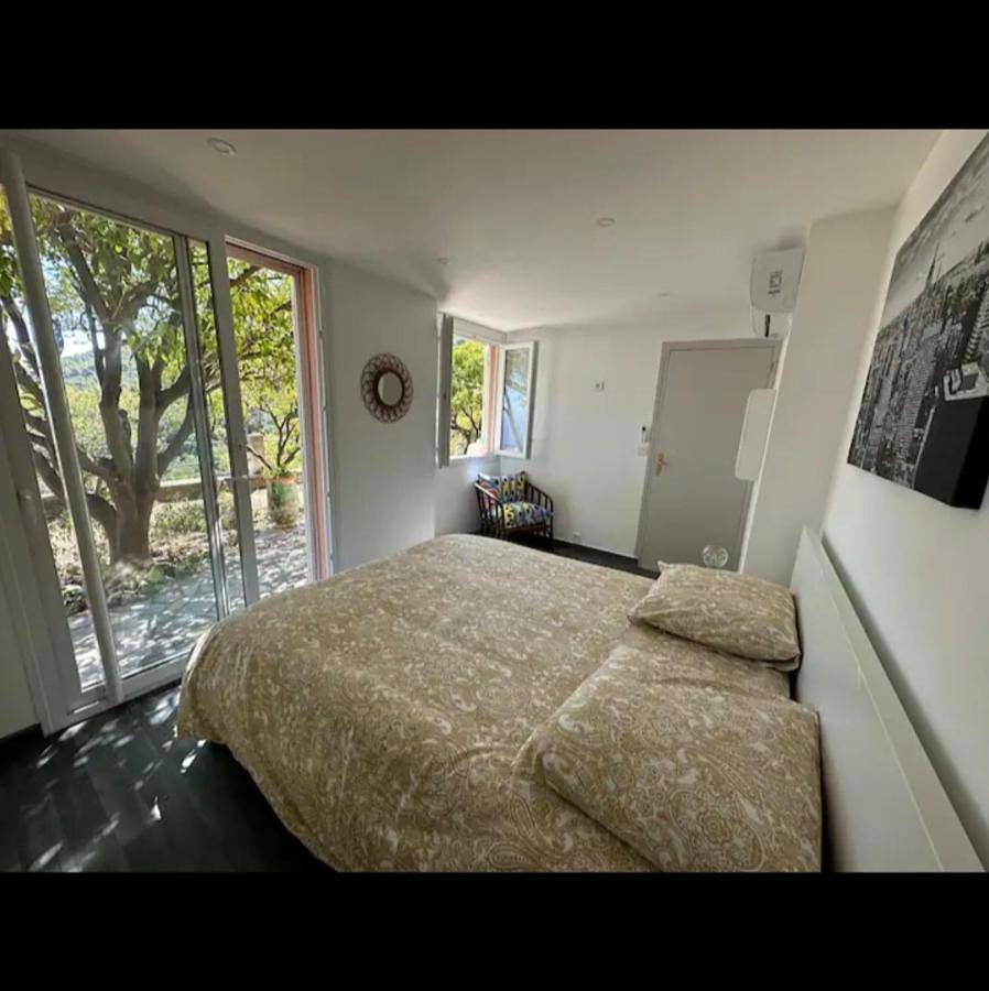 10 min de Monaco petite maison avec jardin vue mer et rocher de Monaco in La Turbie, Côte méditerranéenne (France)