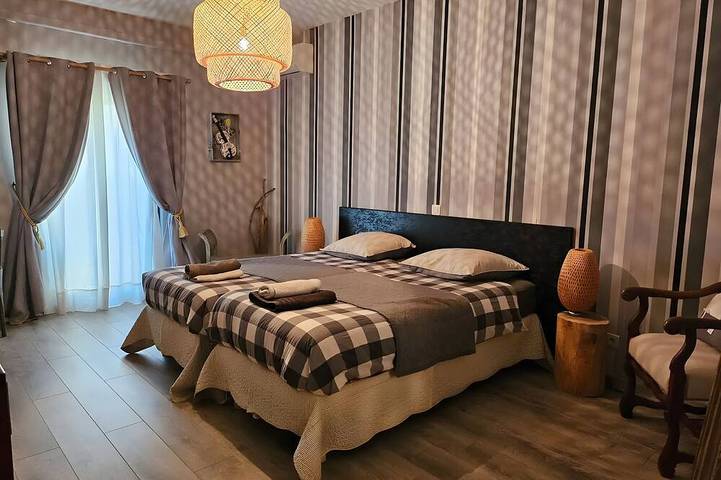 Alojamiento y desayuno para 5 personas, con jardín - 1