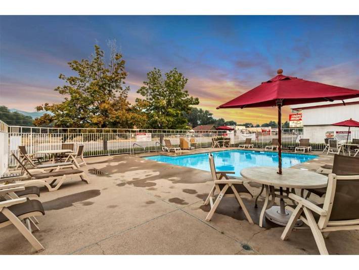 Hotel for 4 people, with pool, child-friendly - 1