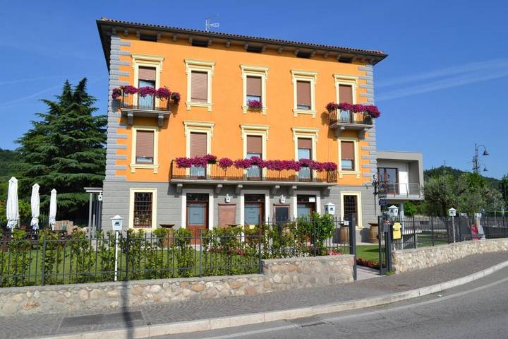 B&b per 3 persone, con Balcone e Giardino nonché Panorama a Cavaion Veronese