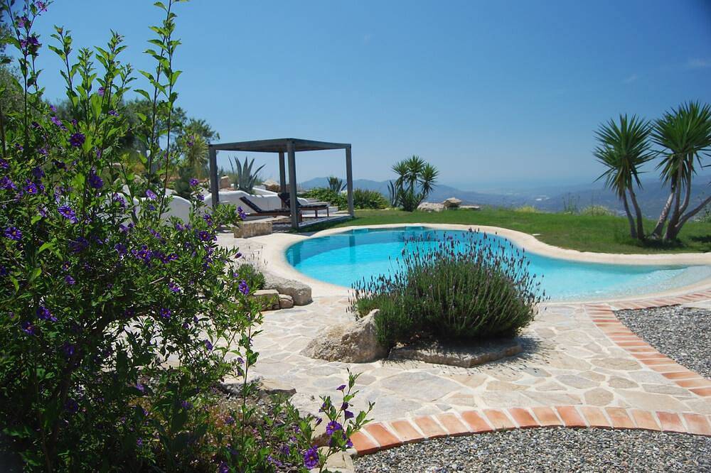 Beautiful rural villa with charm, character, incredible views and stunning pool in Alcaucín, Málaga Province