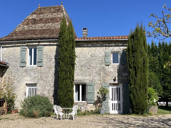 Gîte pour 6 personnes, avec piscine à Brossac