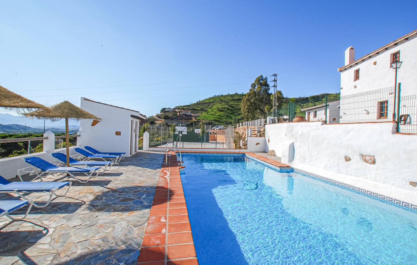 Amplio apartamento con piscina, terraza y cerca del río de Companillas in Campanillas, Almogía