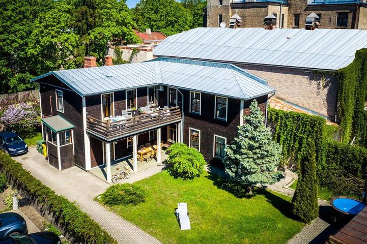 Ferienhaus für 12 Personen, mit Balkon und Terrasse sowie Whirlpool und Garten in Riga