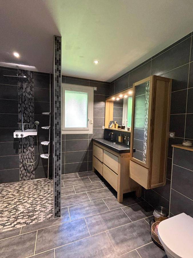 Location de vacances pour 6 personnes, avec terrasse ainsi que vue et jardin à Saou - 3
