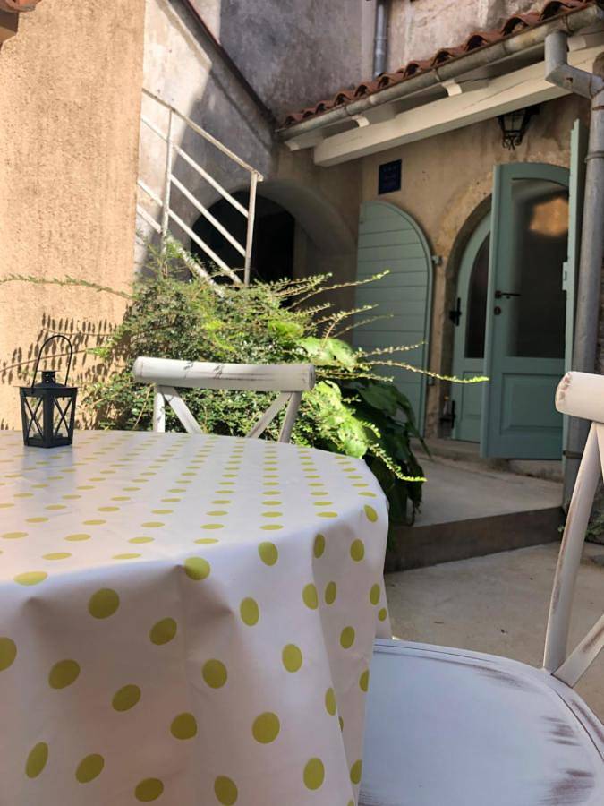 Gîte pour 4 personnes, avec terrasse dans Mošćenice