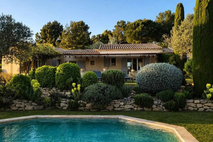 Villa pour 8 personnes, avec jardin et piscine